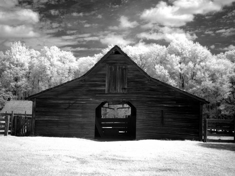 Free stock image of Wooden Barn created by Pixabay
