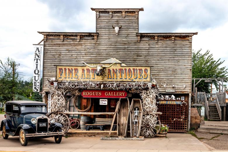 Free stock image of Fine Art Antiques created by Pixabay