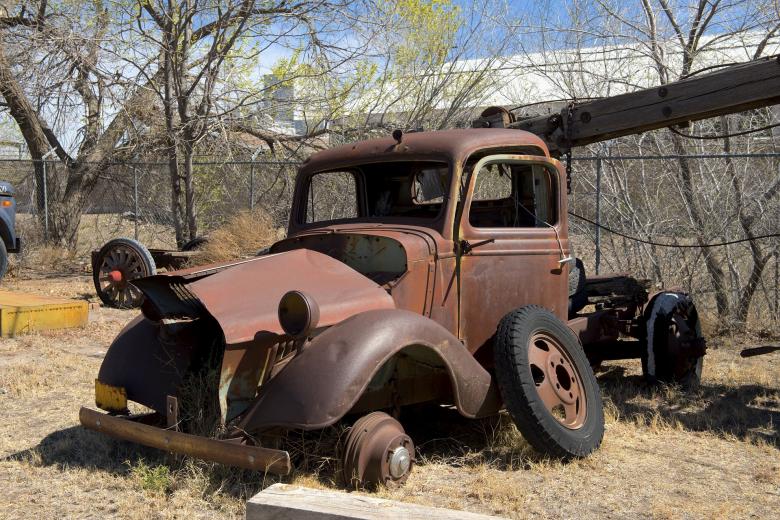 Free stock image of Old Truck on the Workshop created by Pixabay