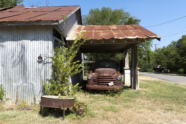 Free stock image of Truck in the Garage created by Pixabay