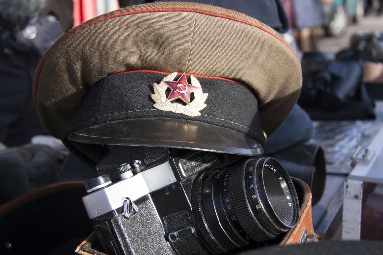 Free stock image of Military Cap and Old Camera created by Pixabay
