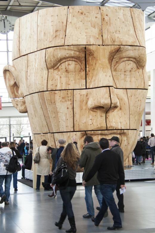 Free stock image of Giant Carved Head in the Building created by Pixabay