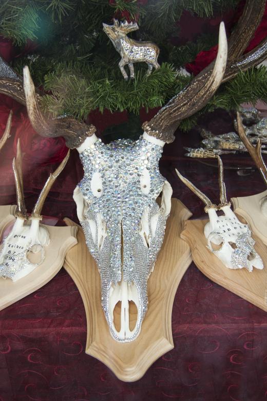 Free stock image of Deer Antler with Diamonds created by Pixabay