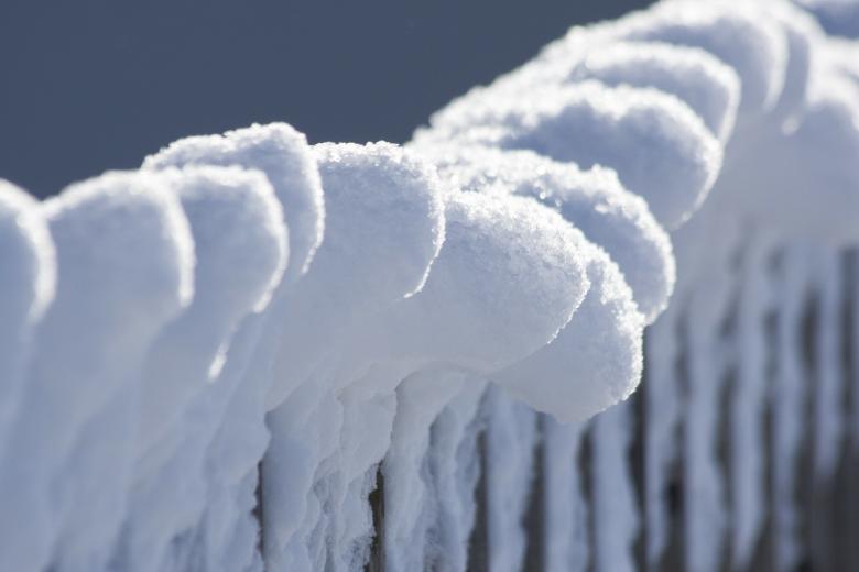 Free stock image of Snow on the Fence created by Pixabay