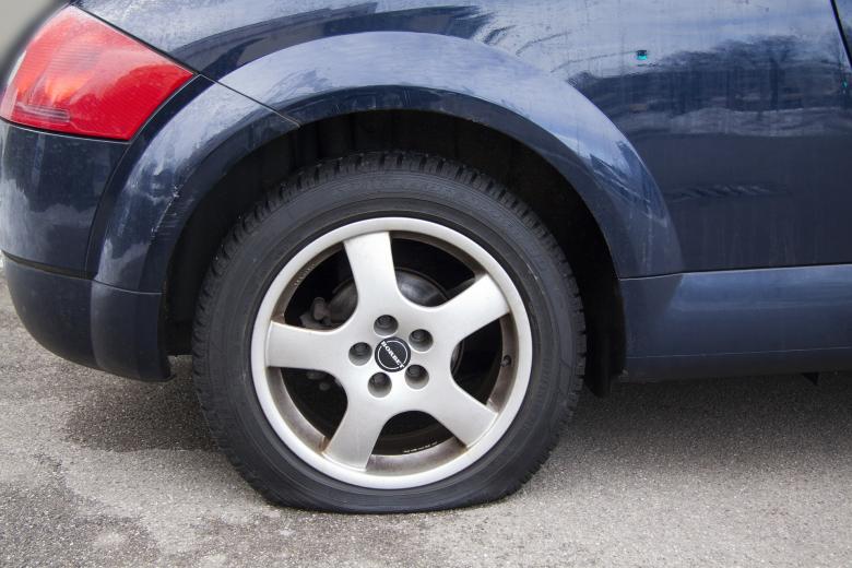 Free stock image of Flat Tire created by Pixabay
