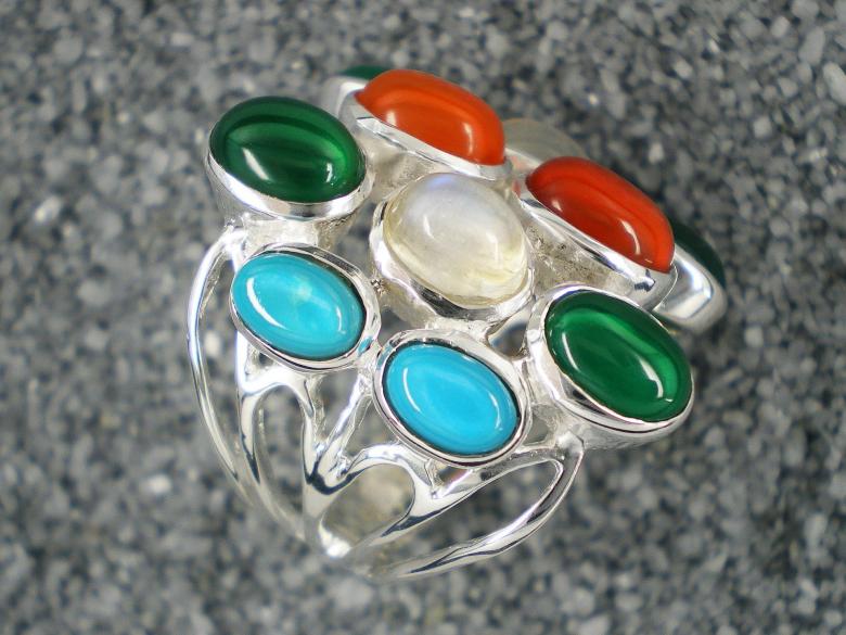 Free stock image of Silver Jewelry created by Pixabay
