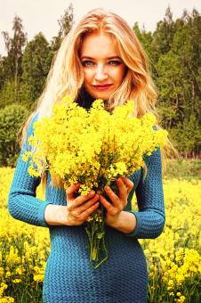 Free Stock Photo of Lady in the Dandelion Field
