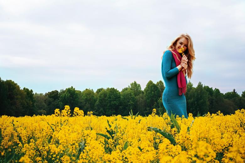 Free stock image of Woman with Dandelions created by Pixabay