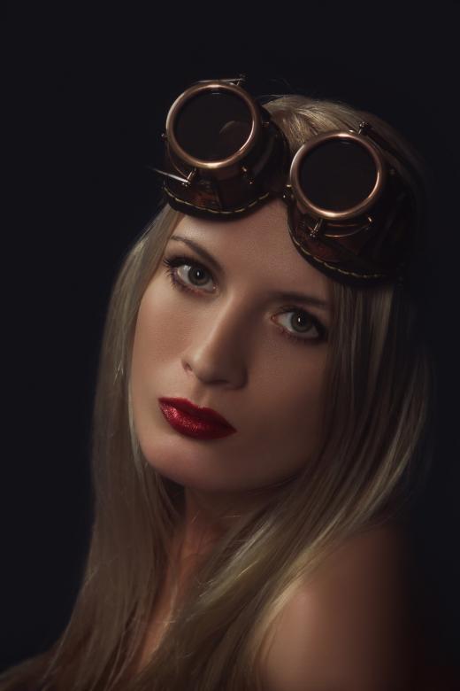 Free stock image of Blonde Photoshoot created by Pixabay