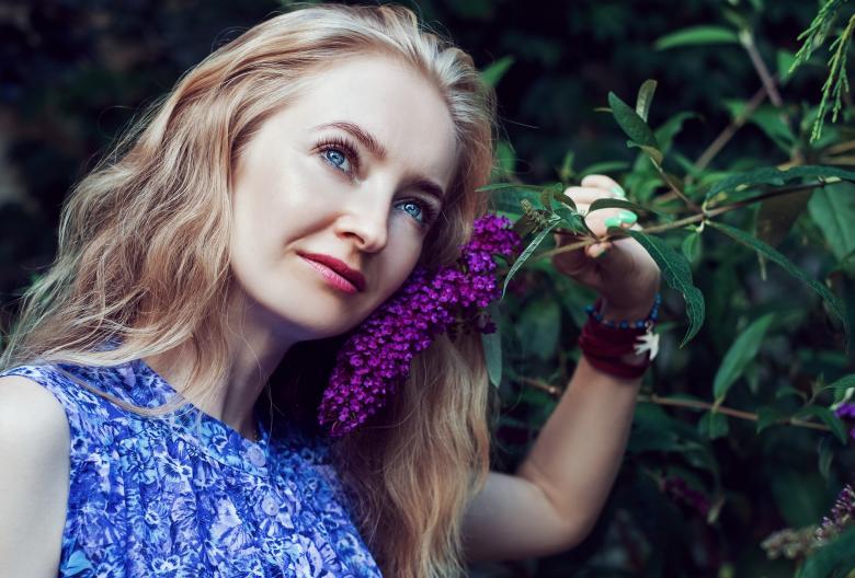 Free stock image of Girl in the Garden created by Pixabay