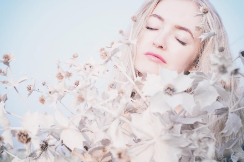 Free stock image of Girl with Wild Flowes created by Pixabay