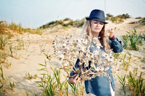 Free Stock Photo of Blonde in the Desert