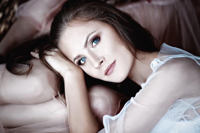 Free stock image of Lady in White created by Pixabay