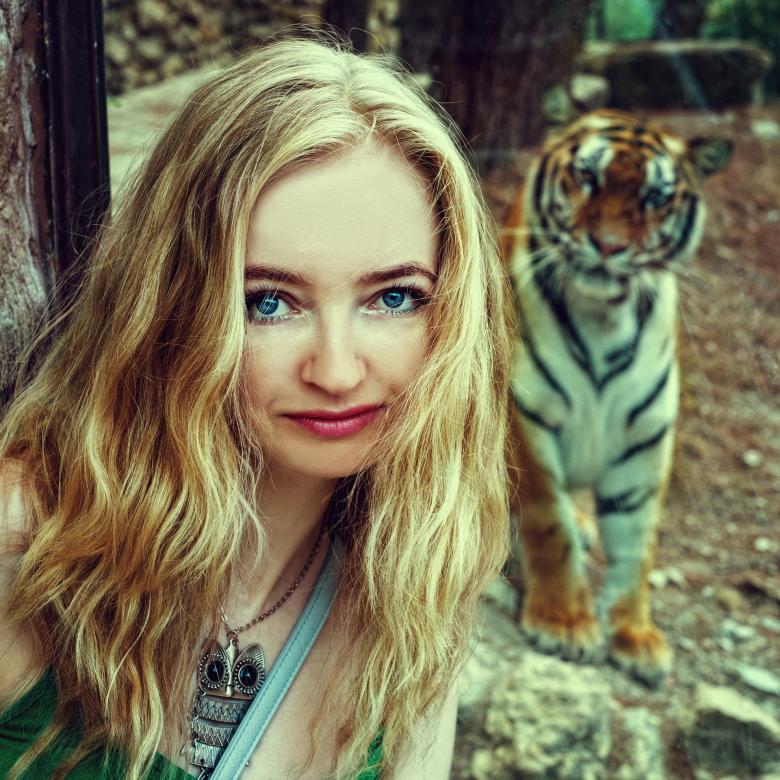 Free stock image of Blonde with Tiger created by Pixabay