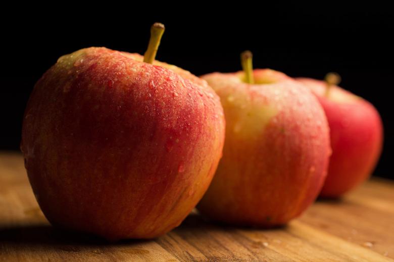 Free stock image of Fresh Apples created by Pixabay