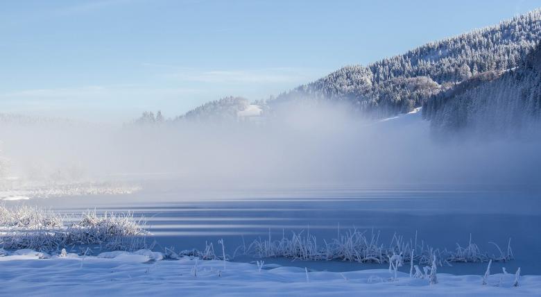 Free stock image of Frozen Lake created by Pixabay