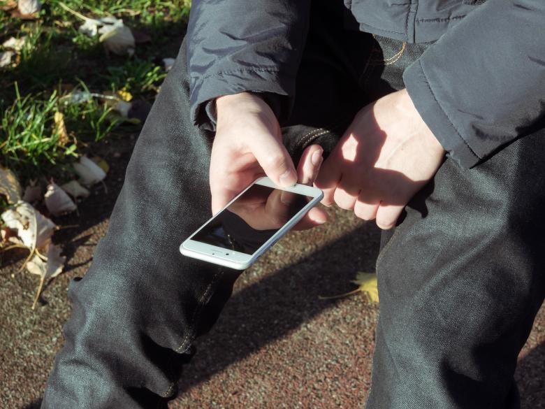 Free stock image of Holding Iphone created by Pixabay
