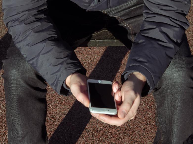Free stock image of Holding Apple Iphone created by Pixabay