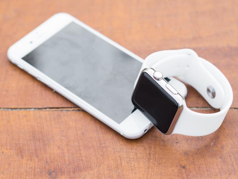 Free stock image of White Apple Mobile and Watch created by Pixabay