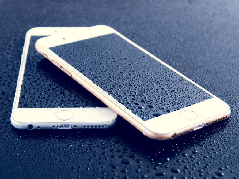 Free stock image of Water Drops on the Phone created by Pixabay
