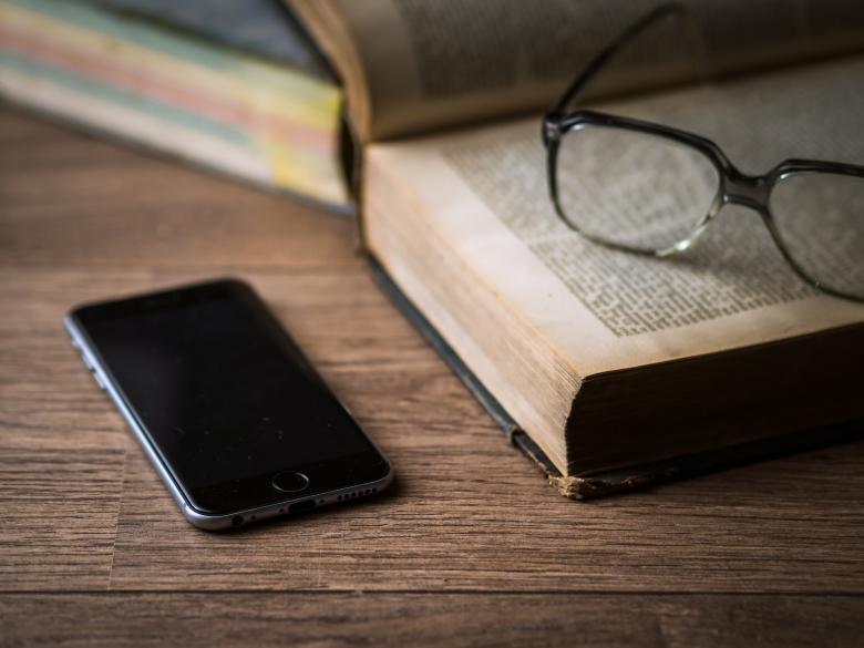 Free stock image of I phone with Book and Clock created by Pixabay