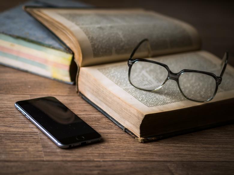 Free stock image of I phone with Book and Clock created by Pixabay