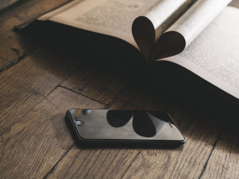 Free stock image of Black I Phone created by Pixabay