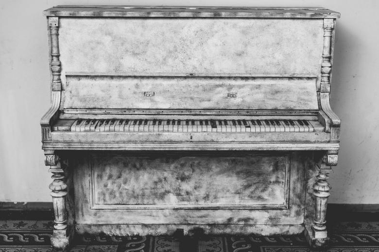 Free stock image of Old Piano created by Pixabay