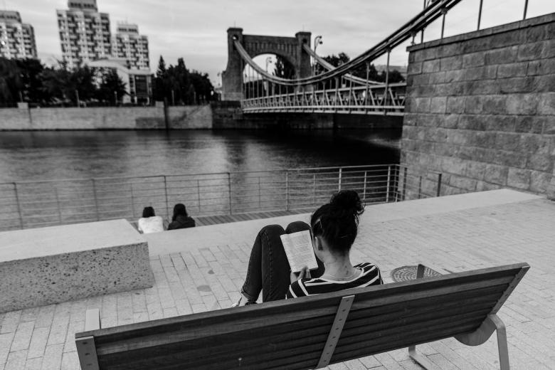 Free stock image of Woman on the Bench created by Pixabay
