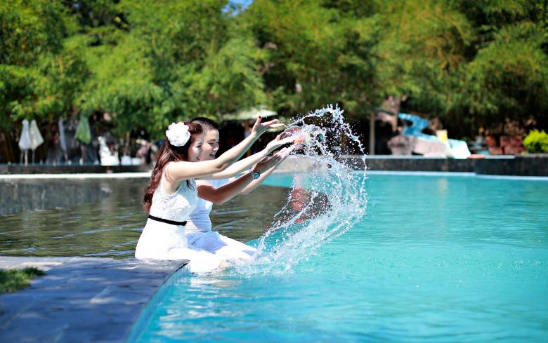 Free stock image of Playing with the Water created by Pixabay