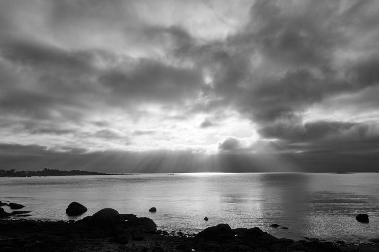 Free stock image of Sunrays Above the Icean created by Richard Revel