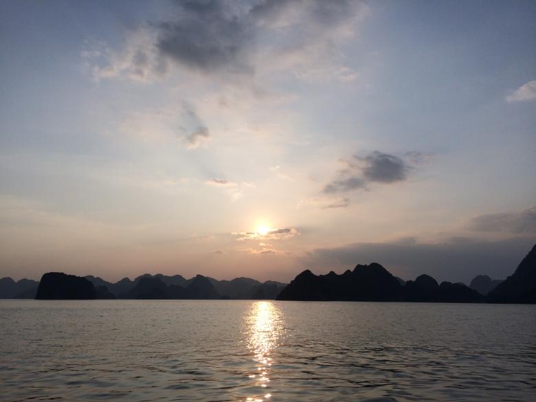 Free stock image of Ha Long Bay Sunset at Sea created by Jie-Jie 李介介