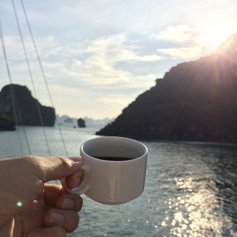 Free stock image of Enjoying Coffee in Ha Long Bay created by Jie-Jie 李介介