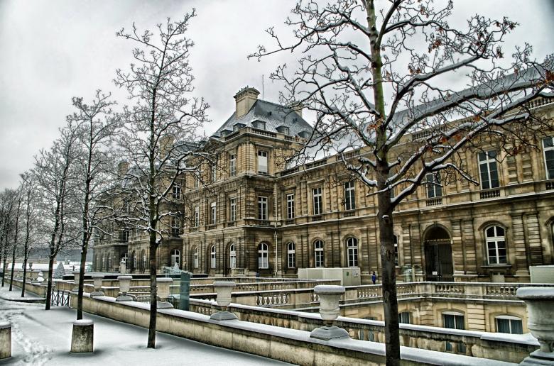 Free stock image of Building in Paris created by Pixabay