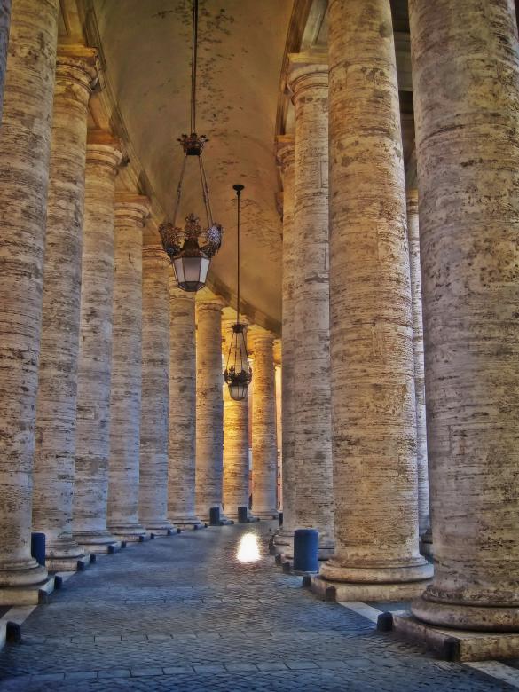 Free stock image of Berninis Colonnade created by Pixabay