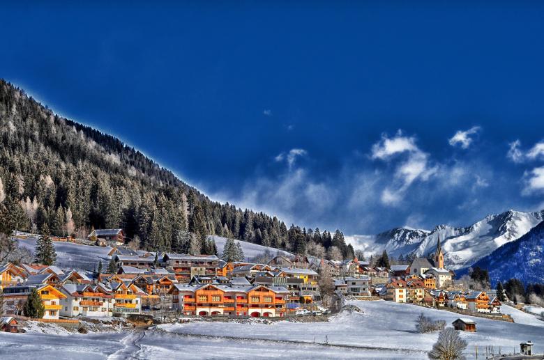 Free stock image of Colle di Fuori created by Pixabay