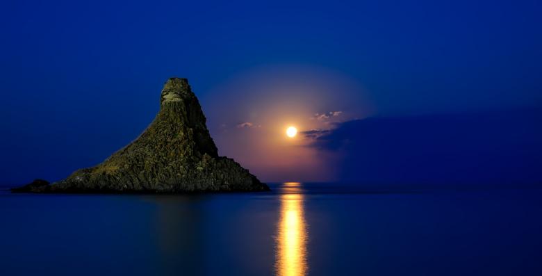 Free stock image of Rocky Cliff created by Pixabay