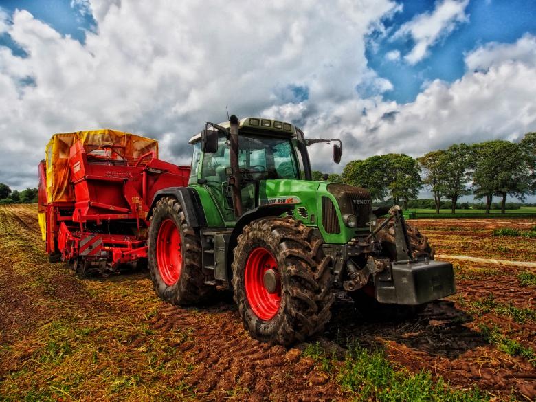 Free stock image of Tractor in the Field created by Pixabay