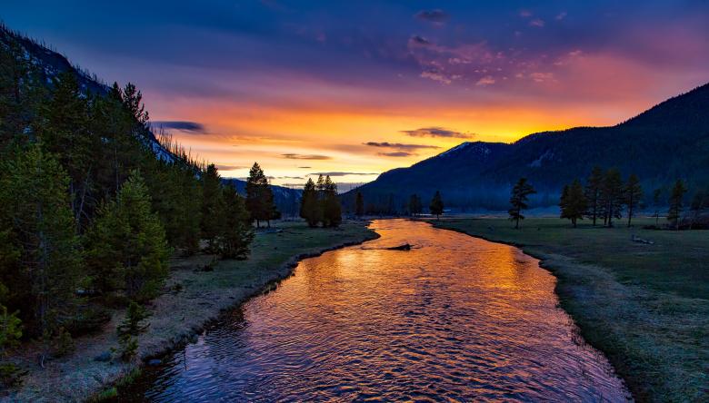 Free stock image of Yellowstone National Park created by Pixabay