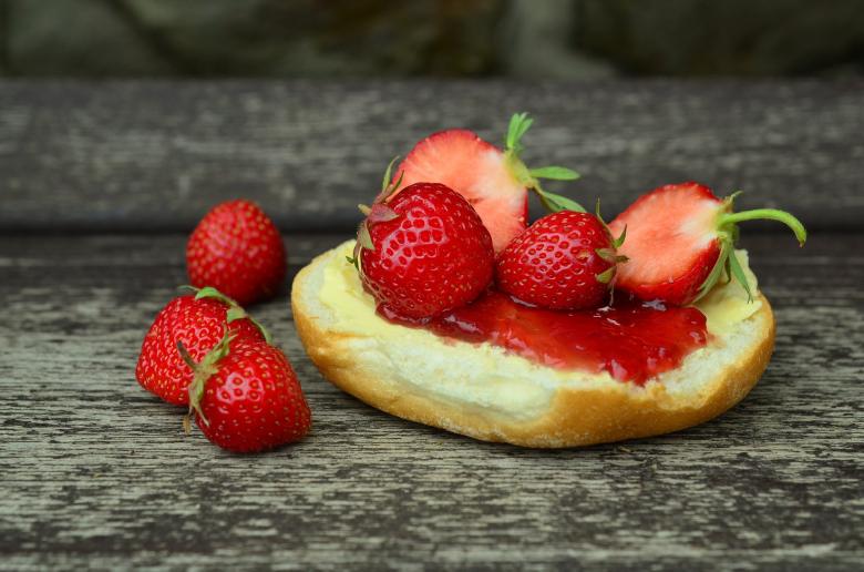 Free stock image of Strawberry Bun created by Pixabay