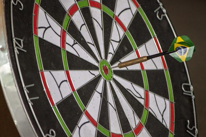 Free stock image of Dart hitting target created by Eduardo Soares Bogosian