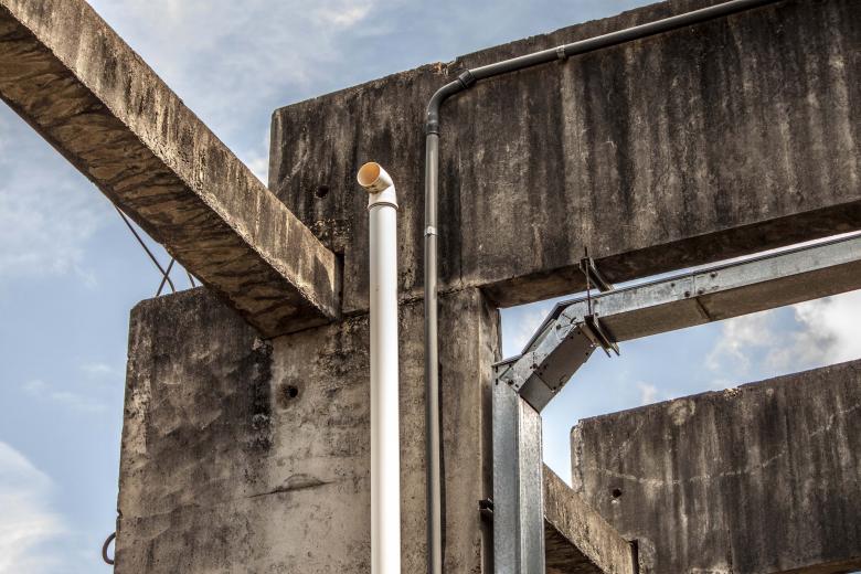 Free stock image of Industrial exhaust and conduits on pillar created by Eduardo Soares Bogosian