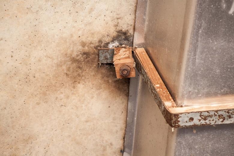 Free stock image of Wooden strap on metal conduit pipe created by Eduardo Soares Bogosian