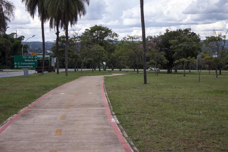 Free stock image of Walking Path in the Park created by Eduardo Soares Bogosian