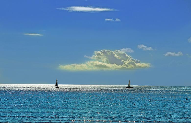Free stock image of Ships in the Sea created by Pixabay