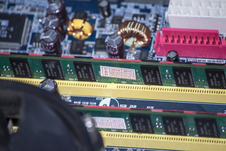 Free stock image of RAM Slots in Circuit Board created by Eduardo Soares Bogosian