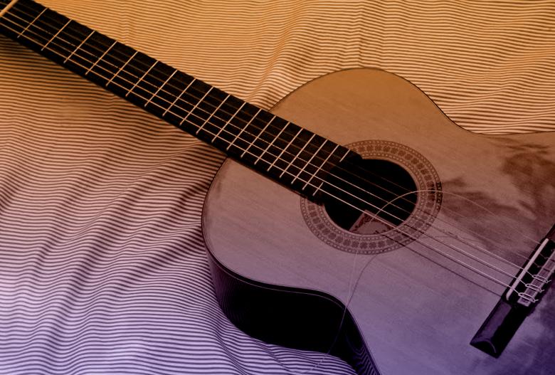 Free stock image of Classic Acoustic Guitar with Broken String created by Jack Moreh
