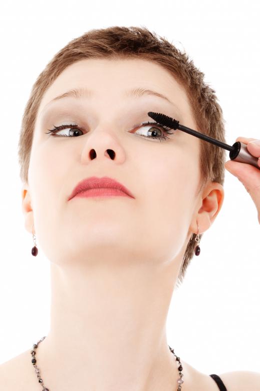 Free stock image of Applying Mascara created by Pixabay