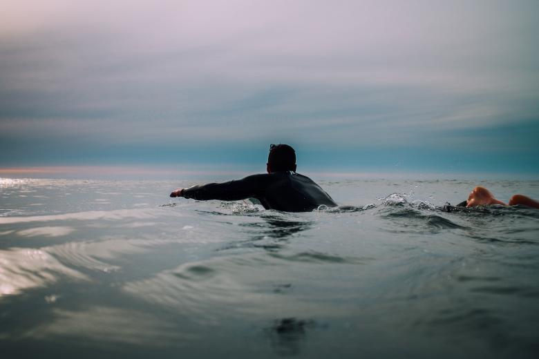 Free stock image of Surfing in the Ocean created by Pixabay