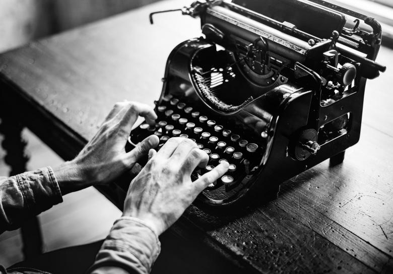 Free stock image of Typing on the Typewriter created by Pixabay